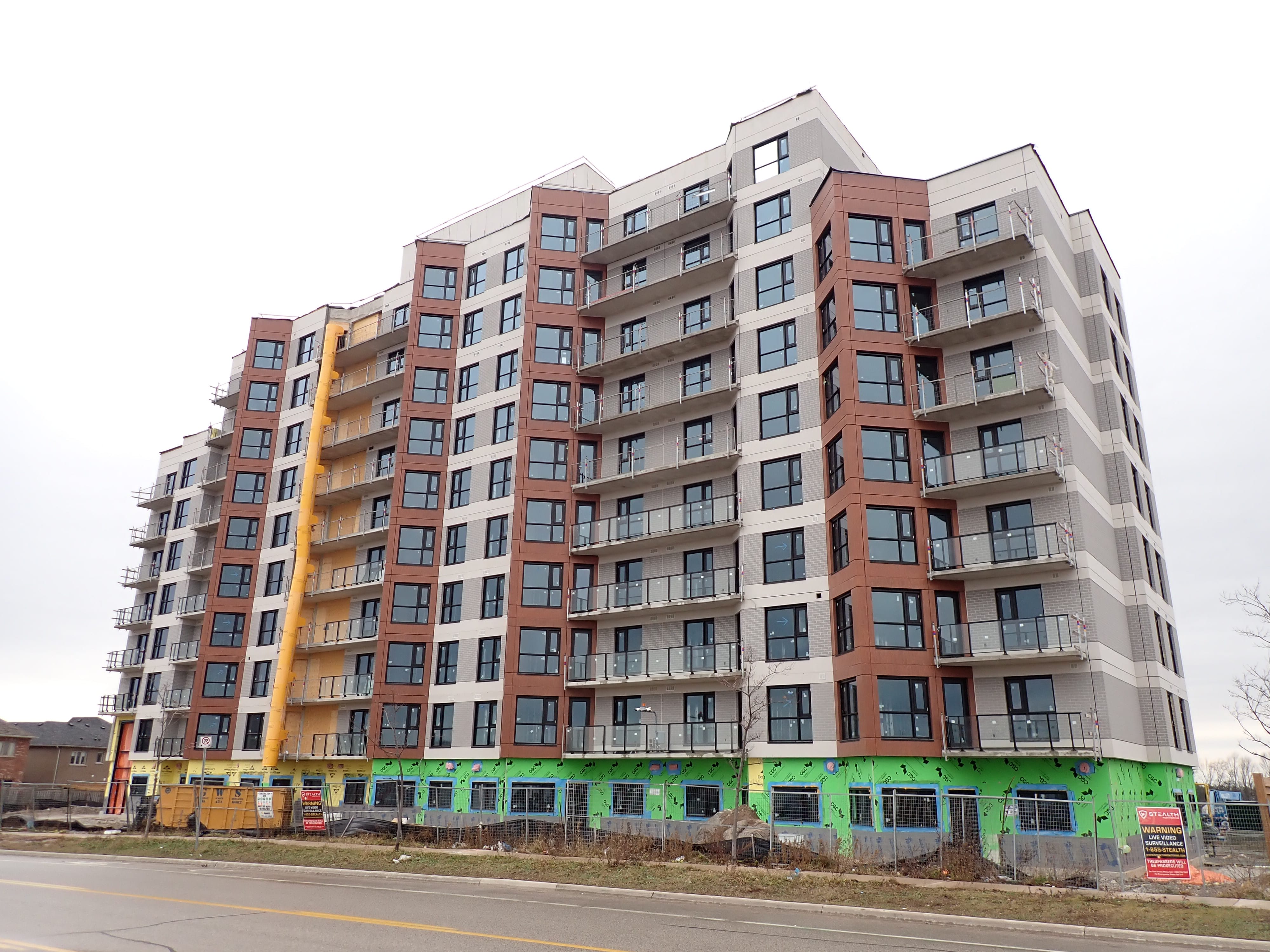 Bayfield Tower - 30 Hanmer St W, Barrie